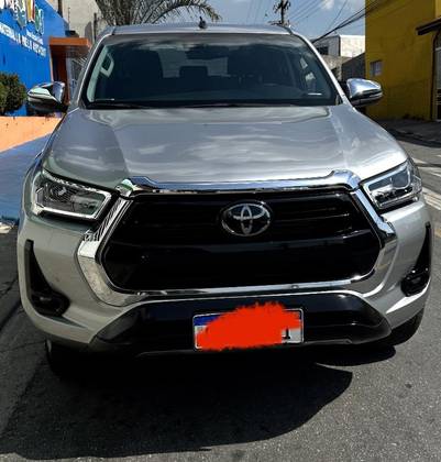 TOYOTA HILUX 2.8 D-4D TURBO DIESEL CD SRX 4X4 AUTOMÁTICO